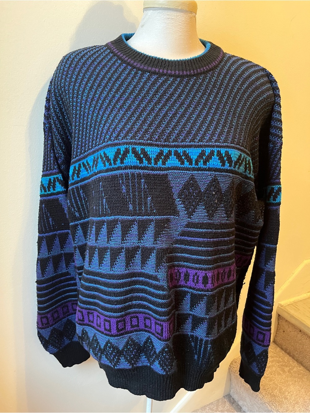 Vintage Men's Geometric Pattern Knit Sweater in Black, Blue & Purple size L-XL